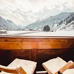 Pensjonat Alpenhaus Monte 3*