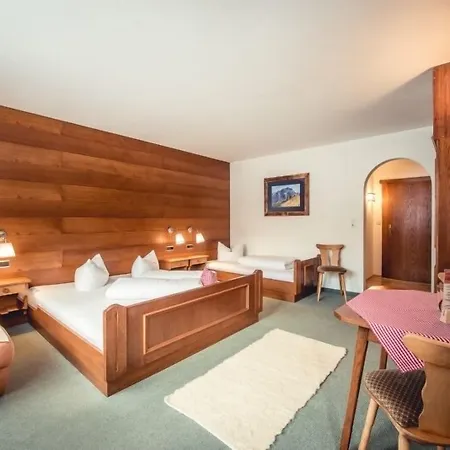 Pensión Alpenhaus Monte 3*